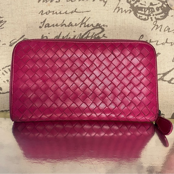 EUC Bottega Veneta Lambskin Intrecciato Long Round Zipper Wallet - Picture 3 of 14